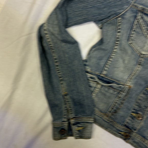 Guess Vintage Women’s Jean Jacket. Size Large - Picture 5 of 9